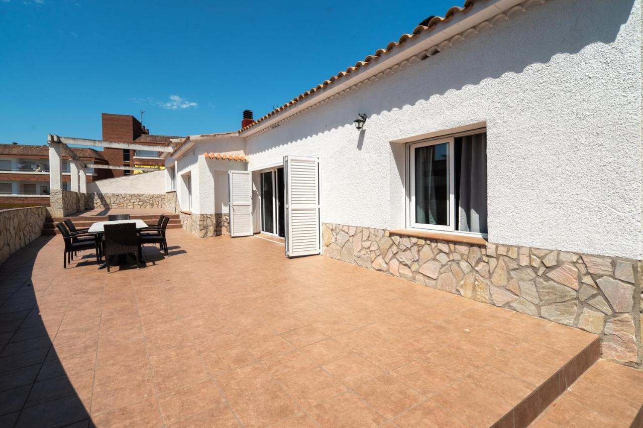 Villa Auba Lloret Lloret de Mar Exterior foto